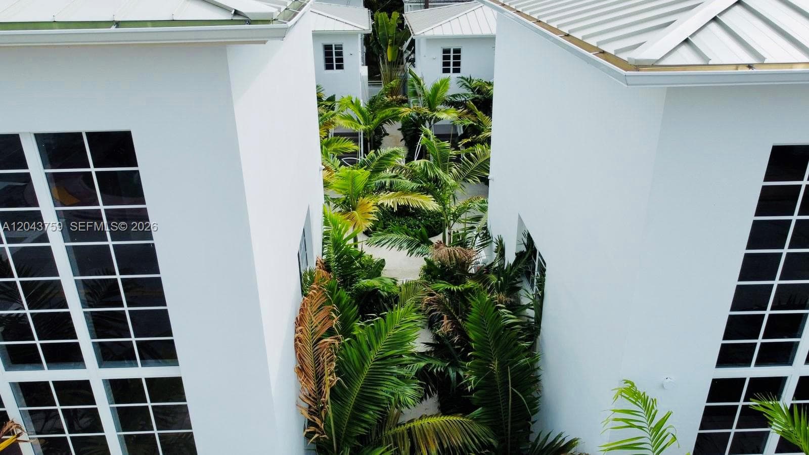 A12043759 — Miami Beach — 92