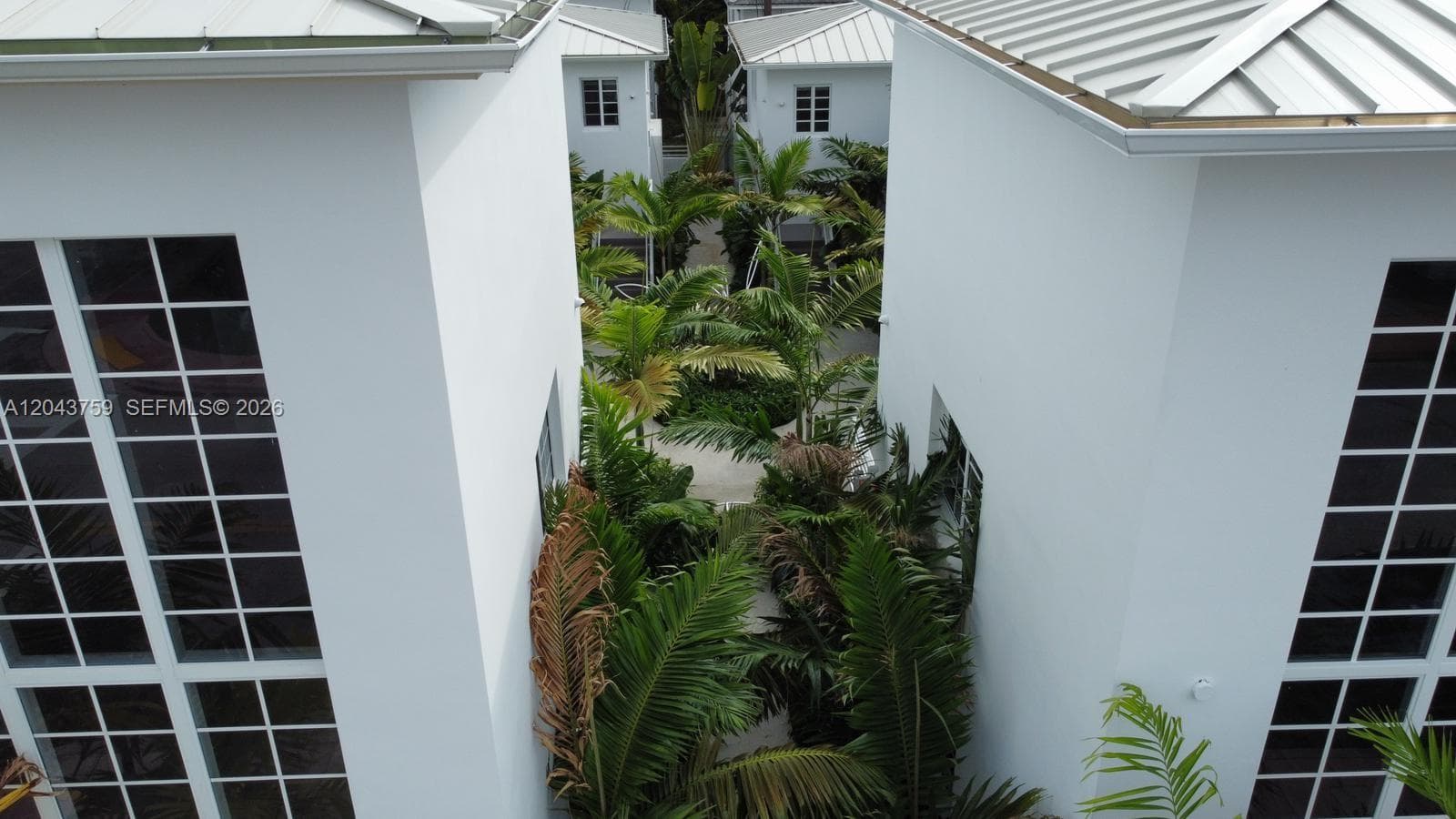 A12043759 — Miami Beach — 30