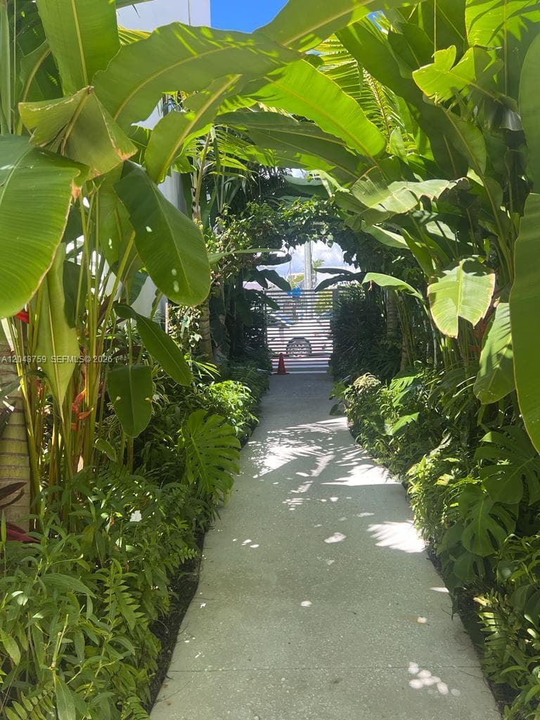 A12043759 — Miami Beach — 61