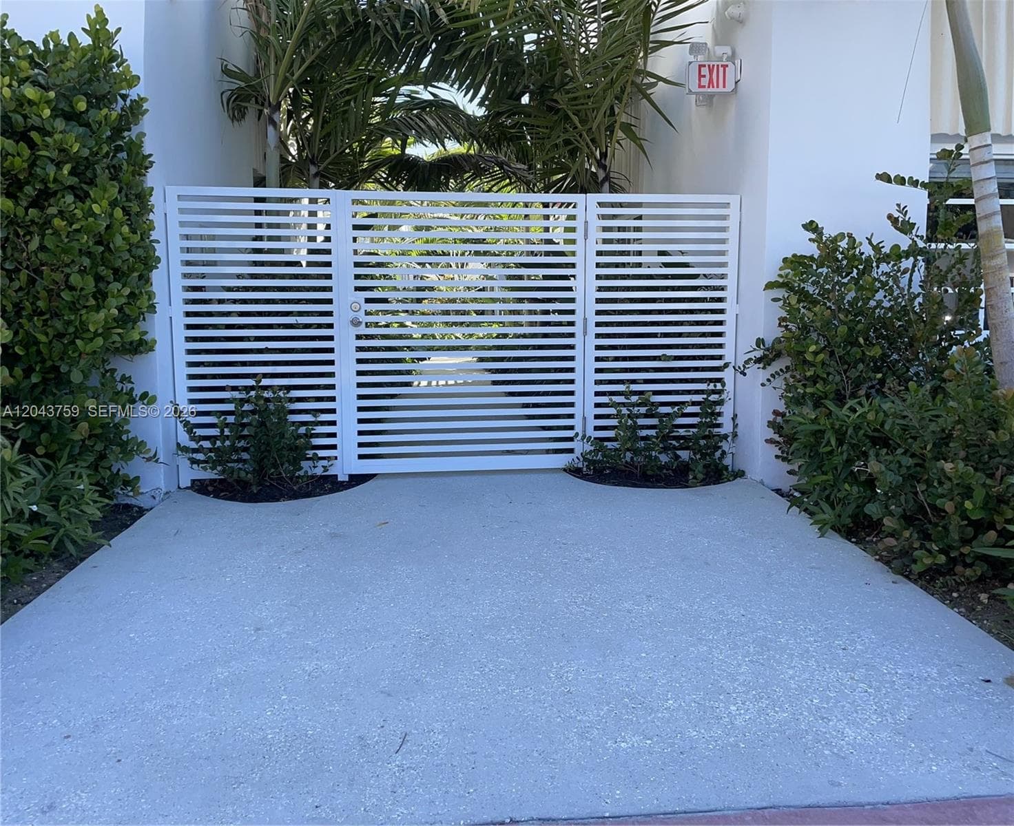 A12043759 — Miami Beach — 107