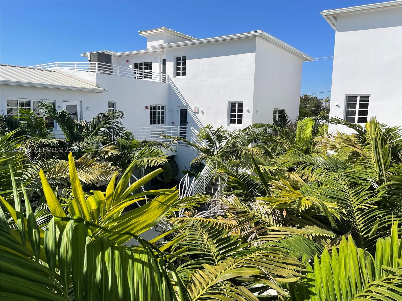A12043759 — Miami Beach — 102