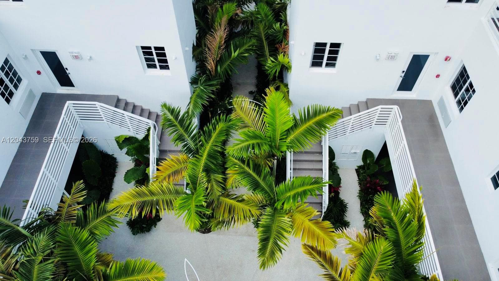A12043759 — Miami Beach — 64
