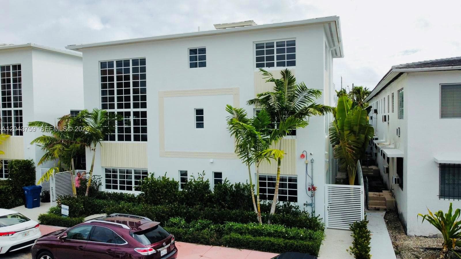 A12043759 — Miami Beach — 87