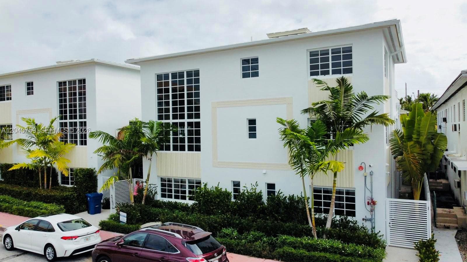 A12043759 — Miami Beach — 85