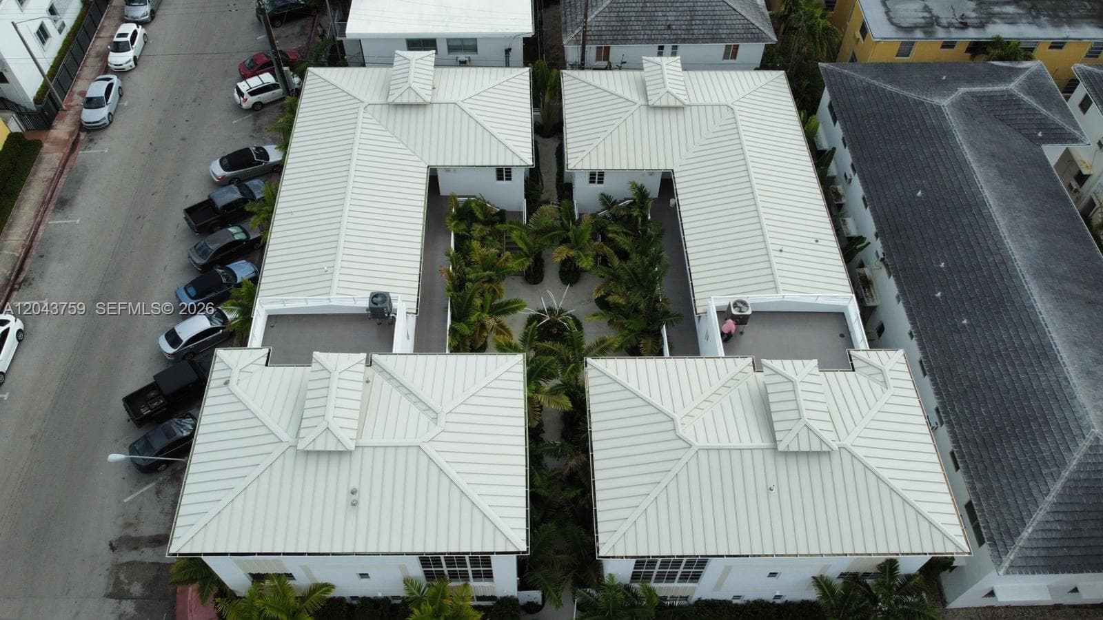 A12043759 — Miami Beach — 70