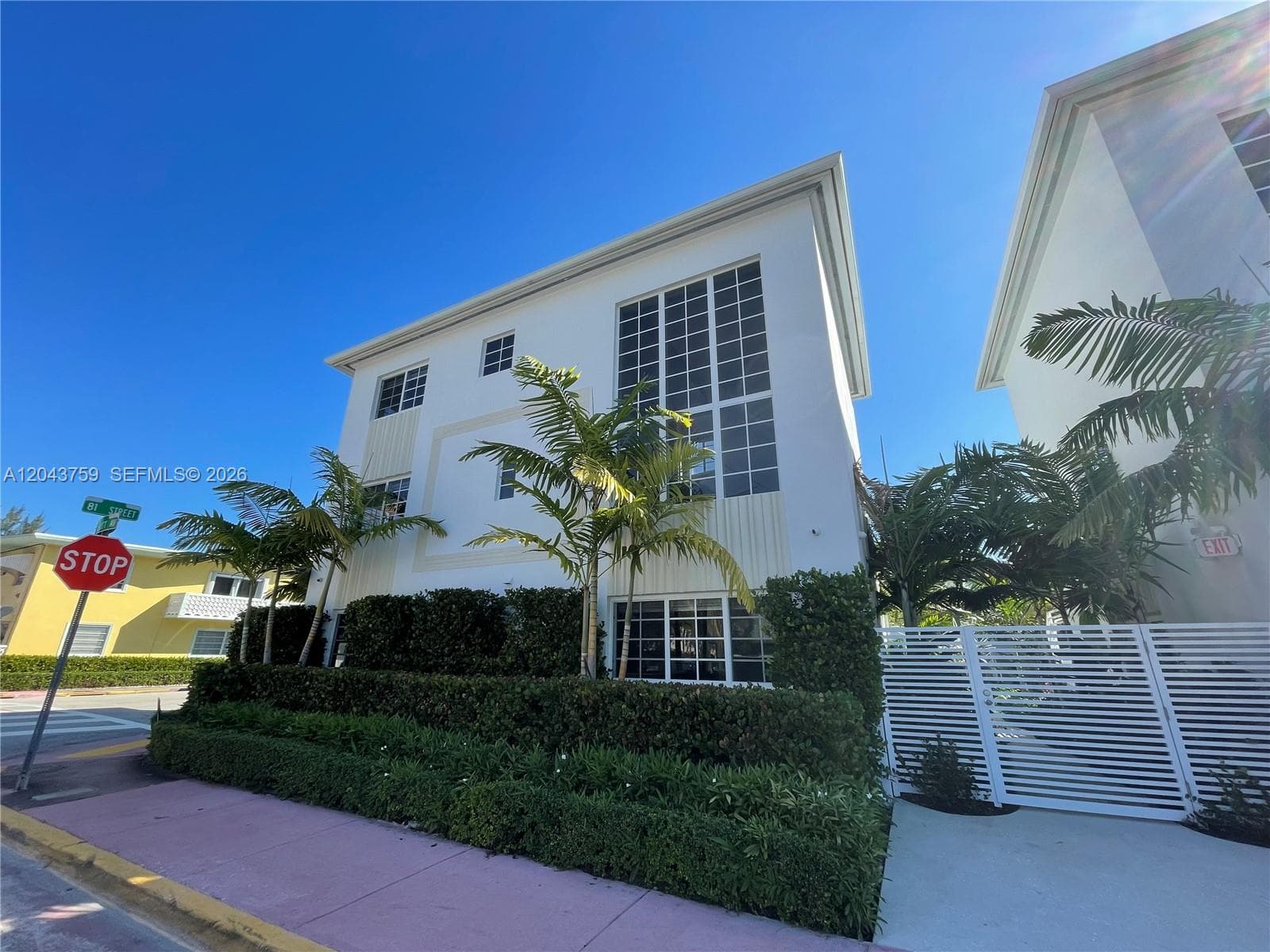 A12043759 — Miami Beach — 122