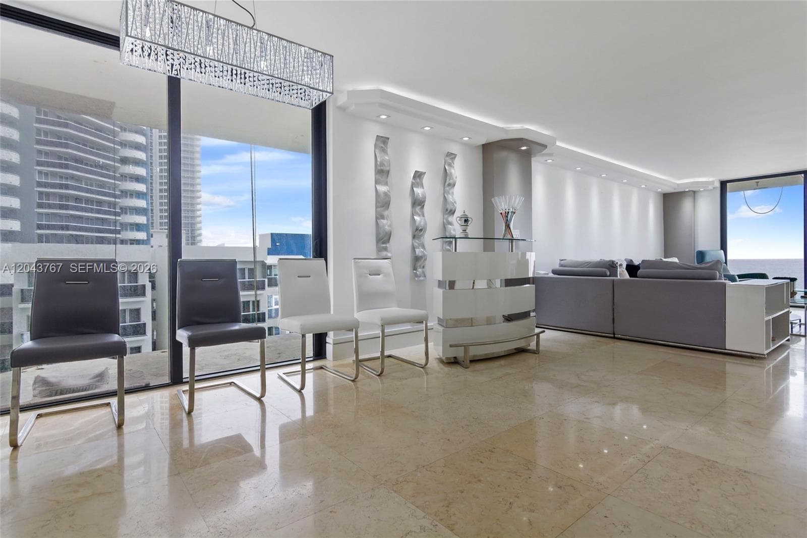 A12043767 — Miami Beach — 11