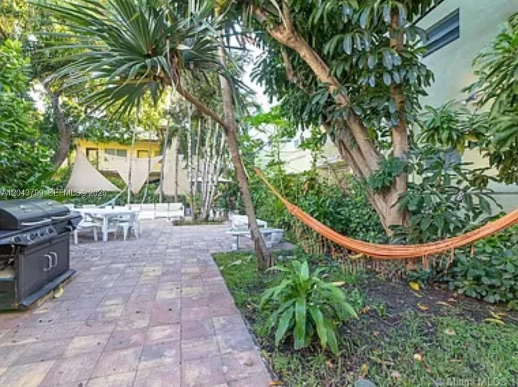 A12043799 — Miami Beach — 11