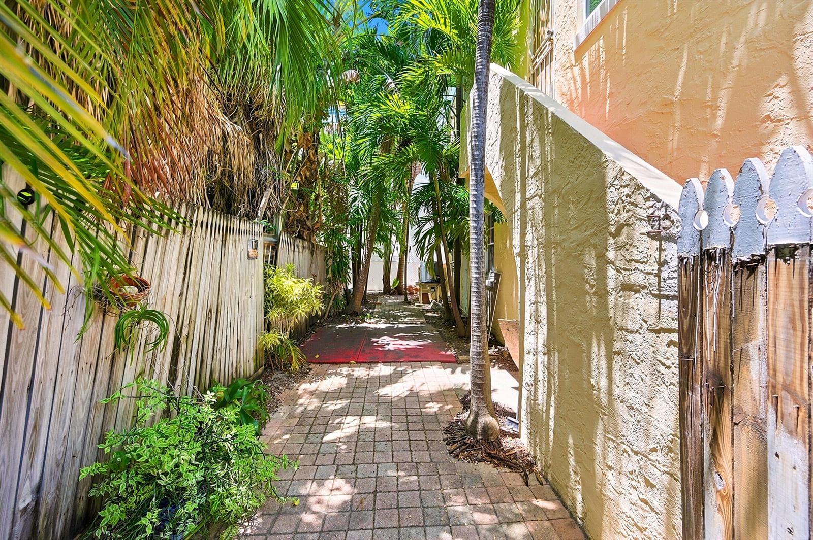 B26045735 — Miami Beach — 13