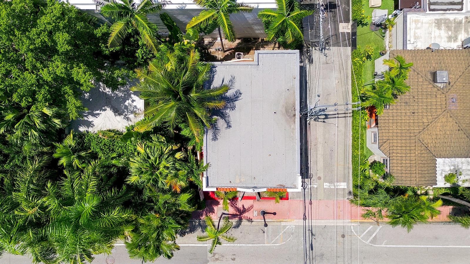 B26045735 — Miami Beach — 14