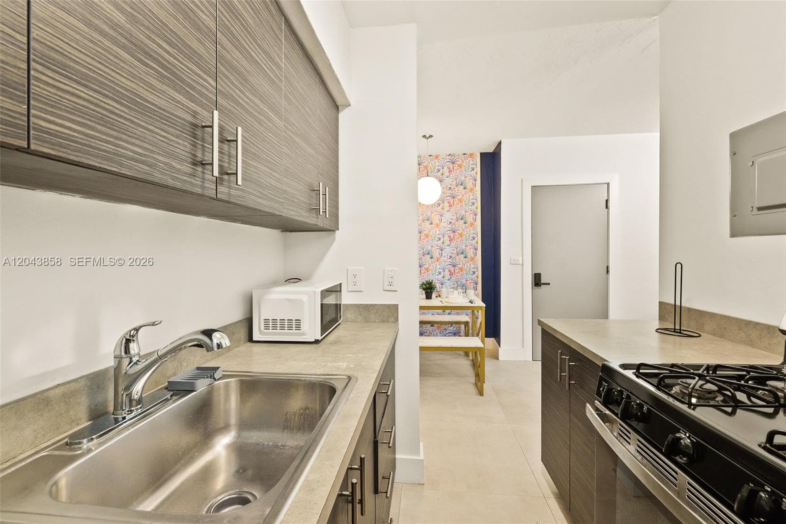 A12043858 — Miami Beach — 10