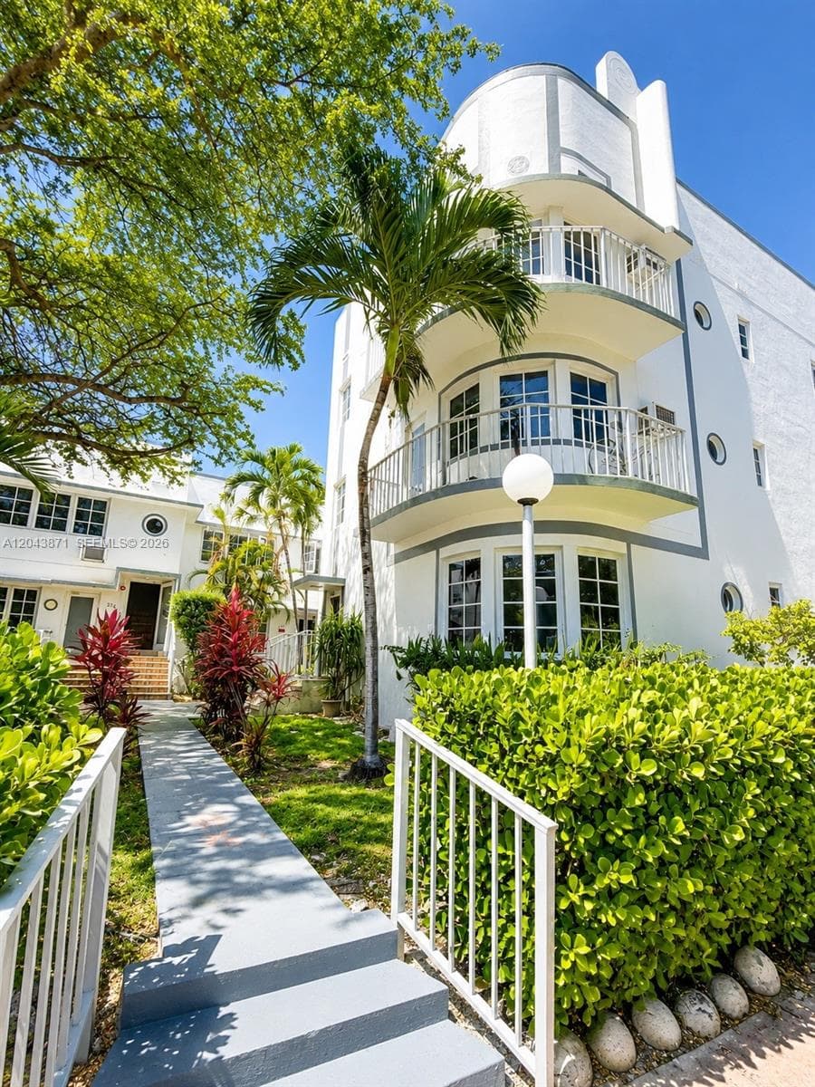 A12043871 — Miami Beach