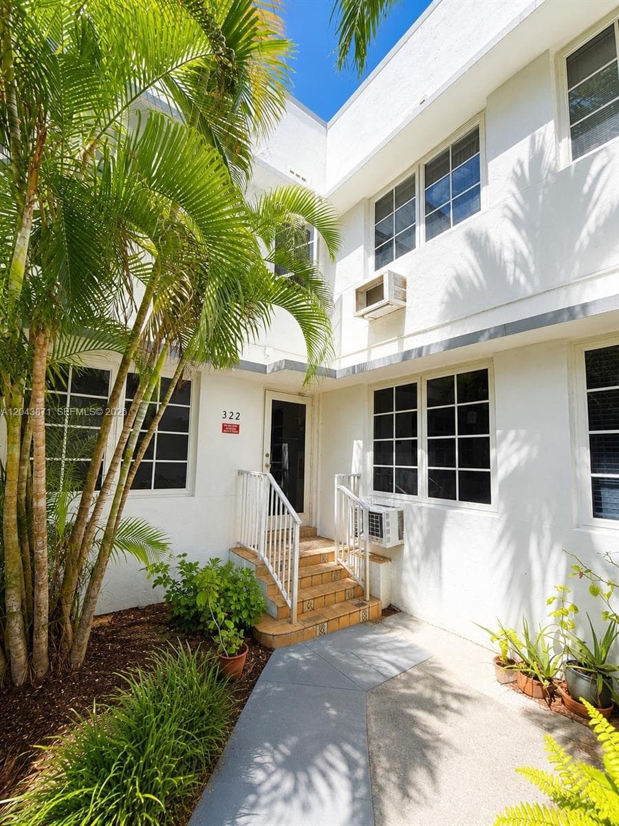 A12043871 — Miami Beach — 10