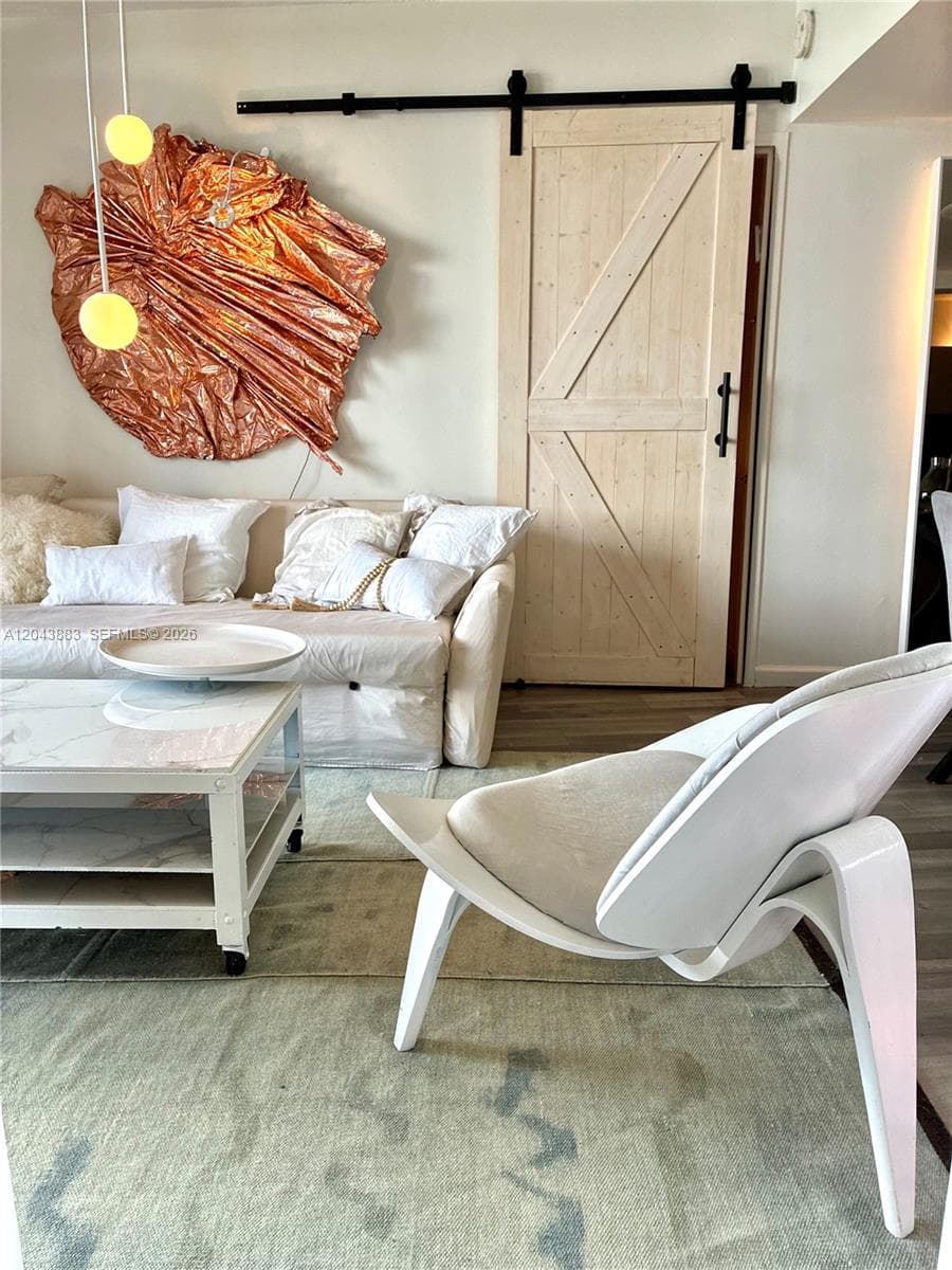 A12043883 — Miami Beach — 2