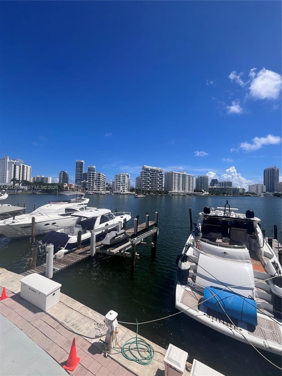 A12043883 — Miami Beach — 22