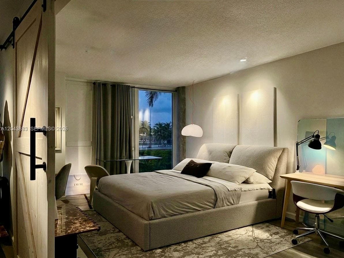 A12043883 — Miami Beach — 9