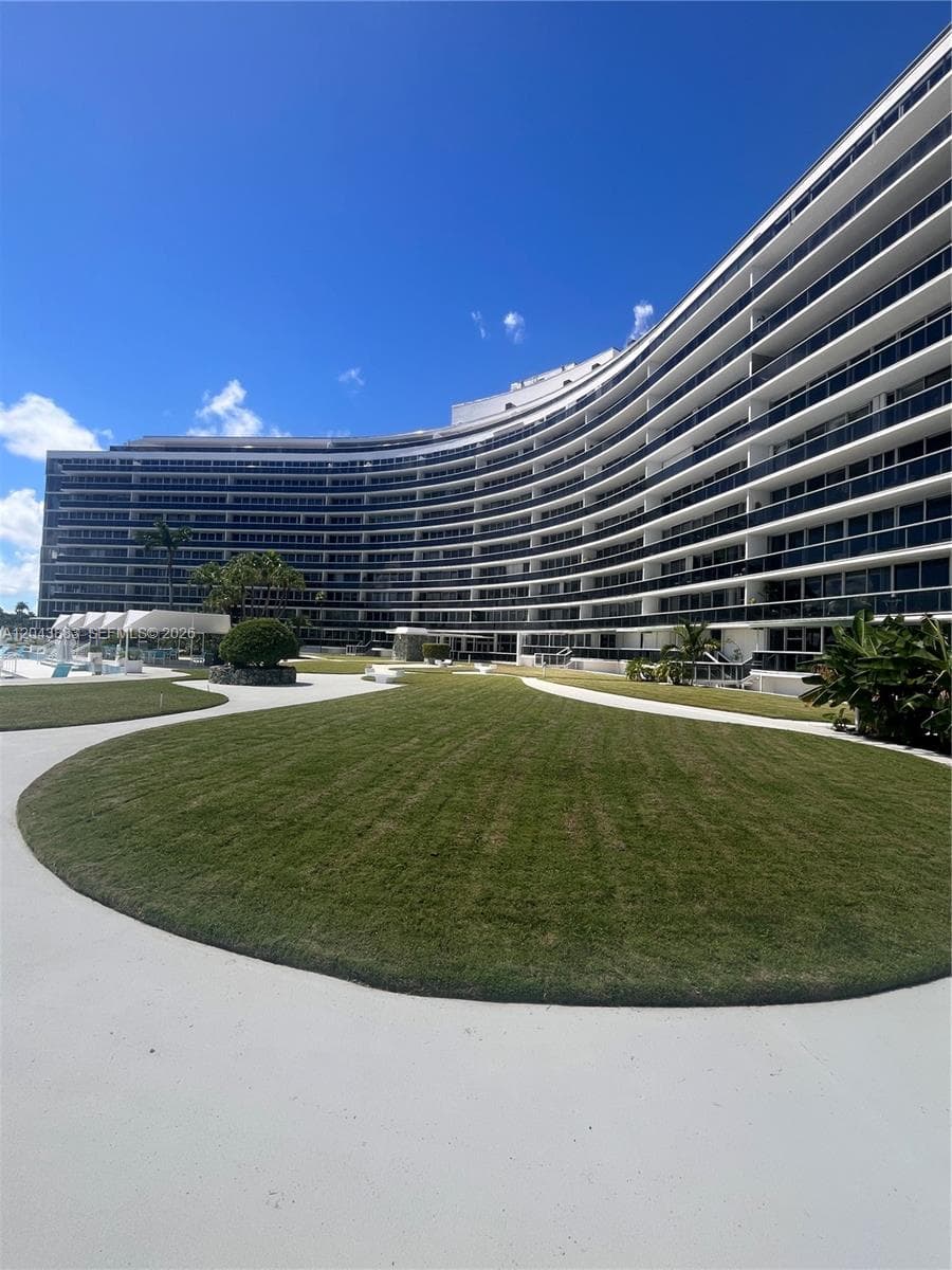 A12043883 — Miami Beach — 18