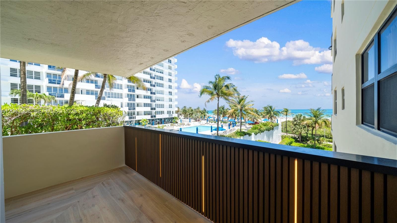 A12043906 — Miami Beach
