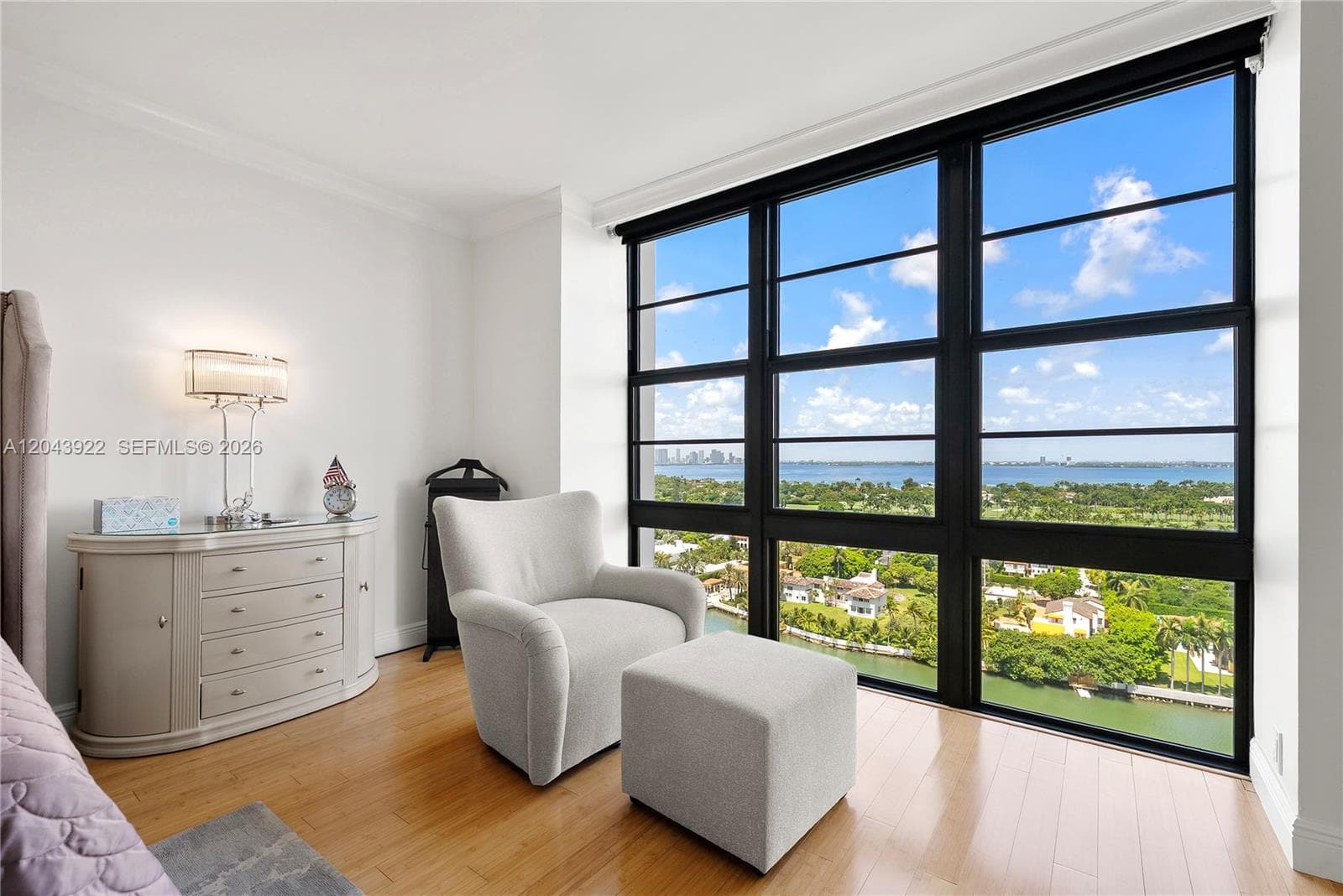 A12043922 — Miami Beach — 19