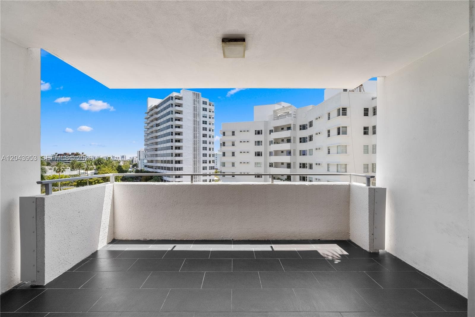 A12043953 — Miami Beach — 10