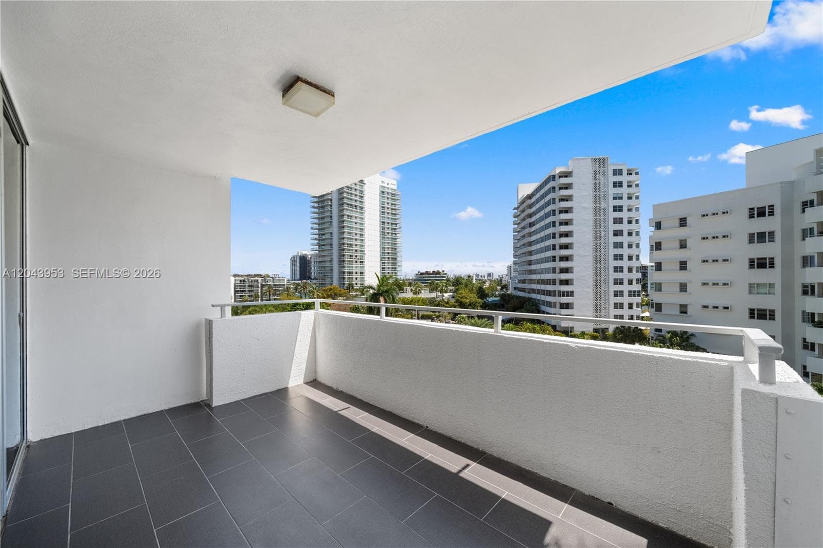 A12043953 — Miami Beach — 11