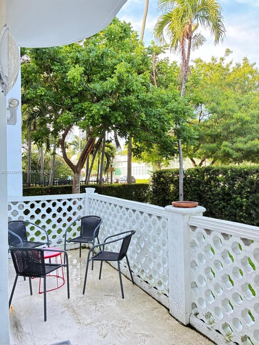 A12043975 — Miami Beach — 6