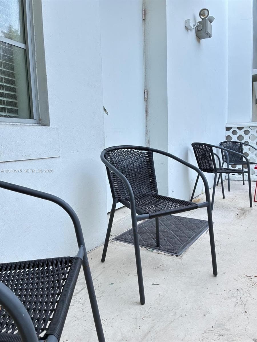 A12043975 — Miami Beach — 7