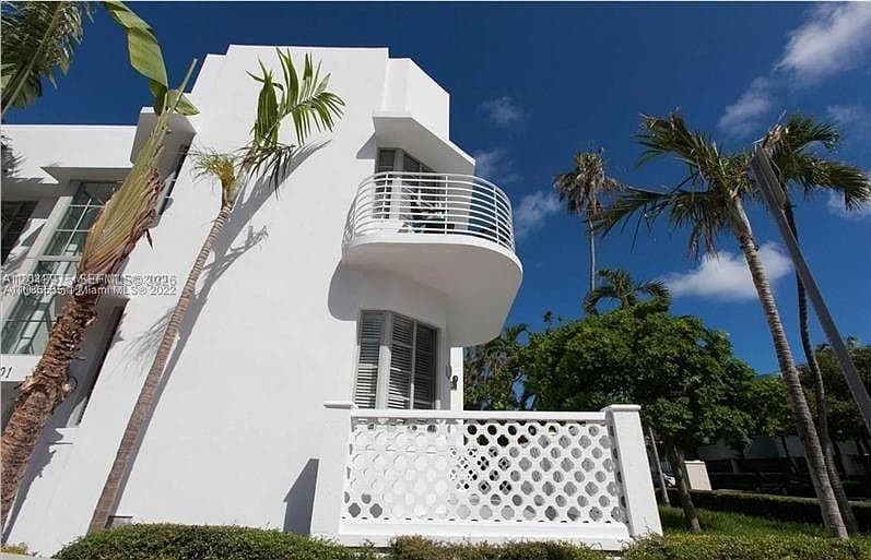A12043975 — Miami Beach — 9