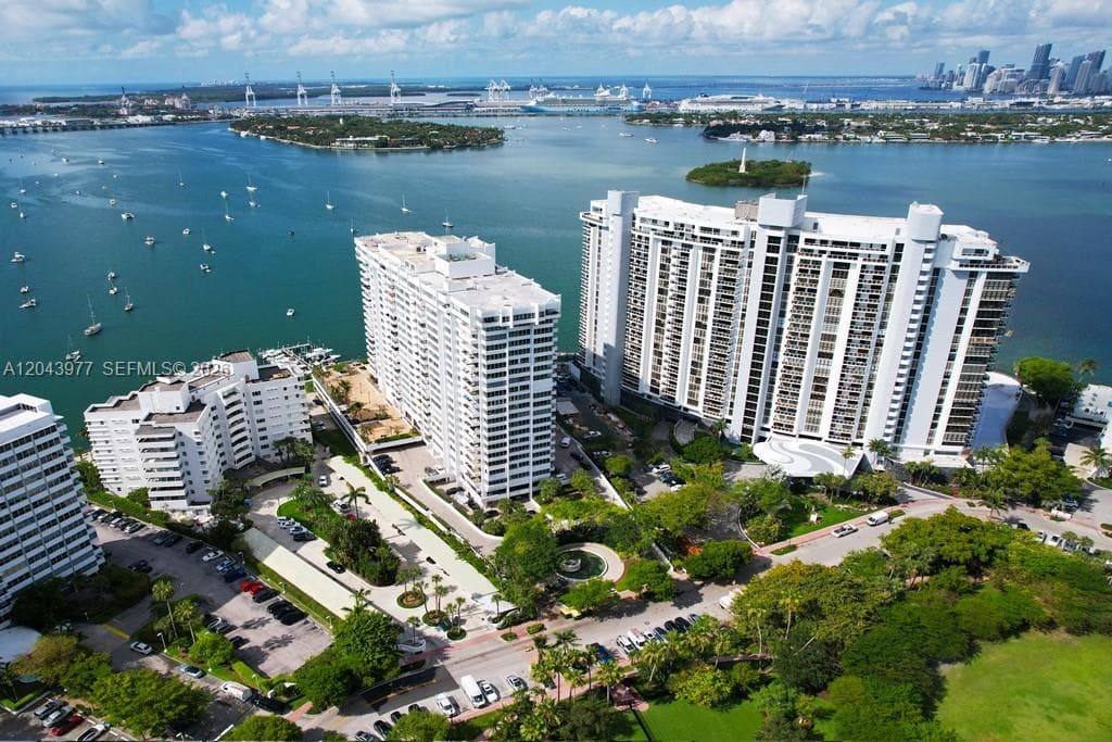 A12043977 — Miami Beach — 23