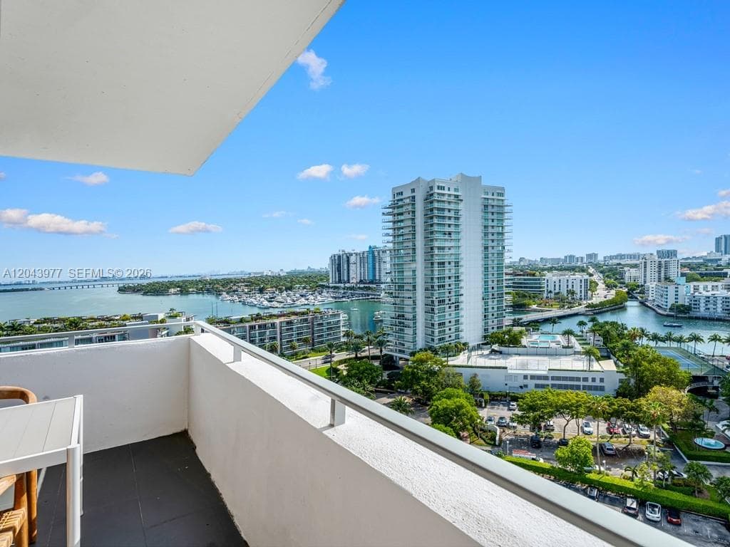A12043977 — Miami Beach — 22