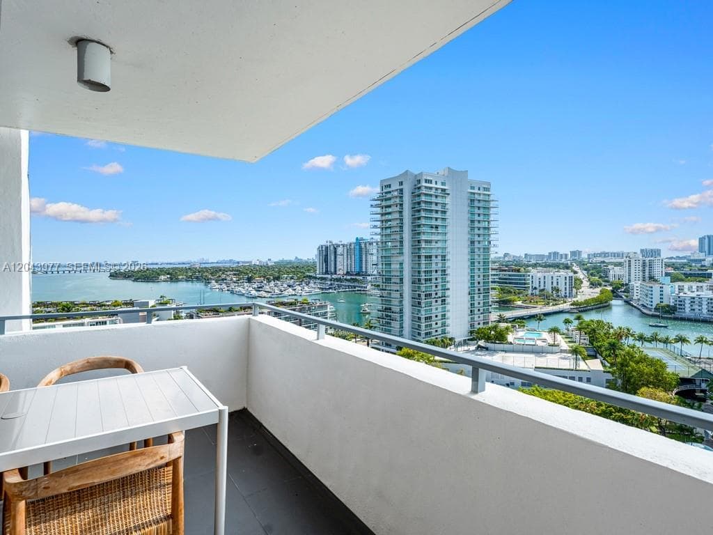 A12043977 — Miami Beach — 20
