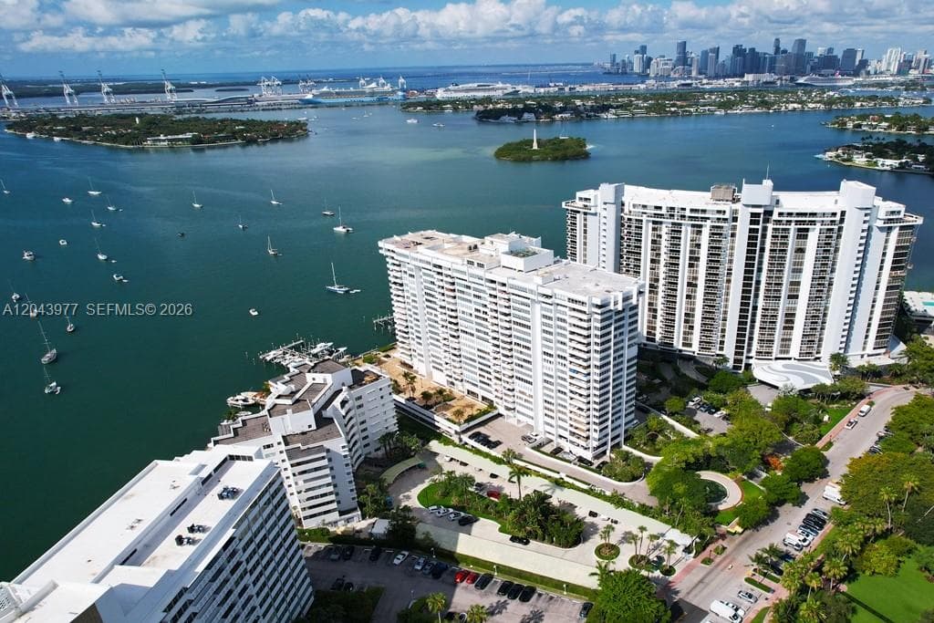 A12043977 — Miami Beach — 24