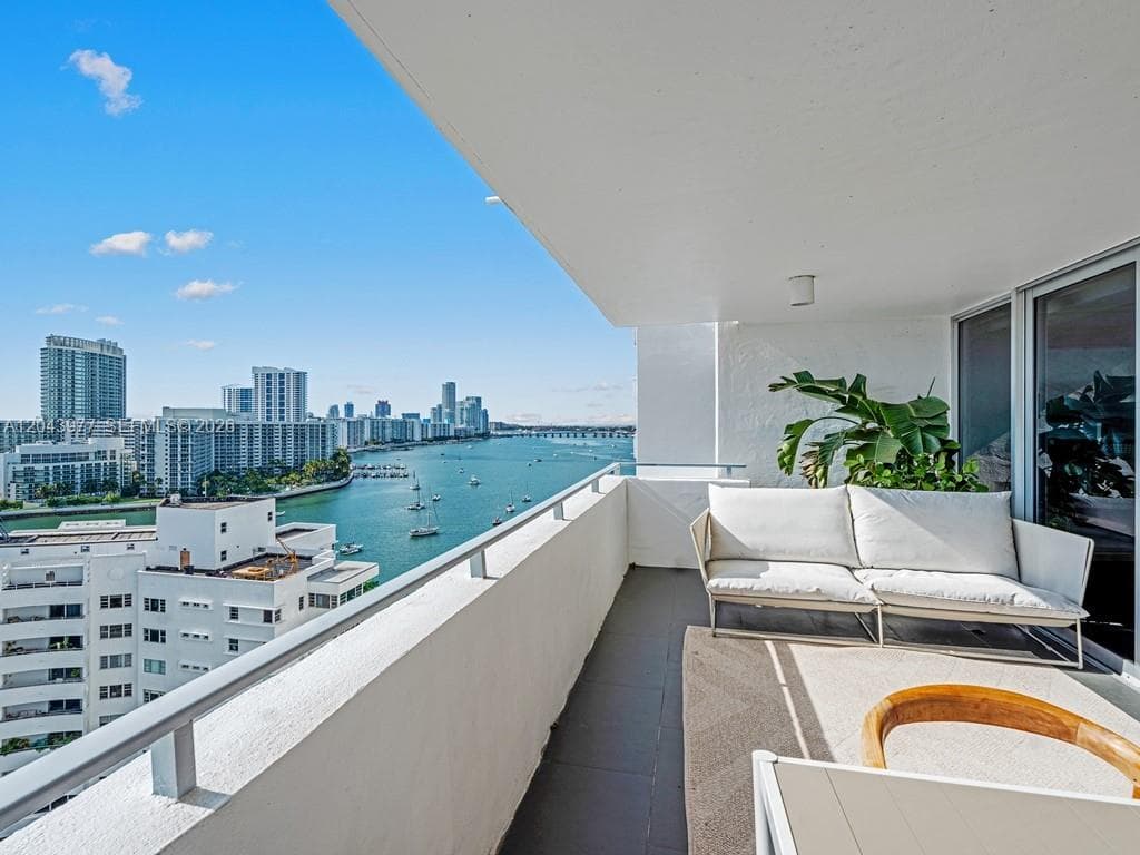 A12043977 — Miami Beach — 4
