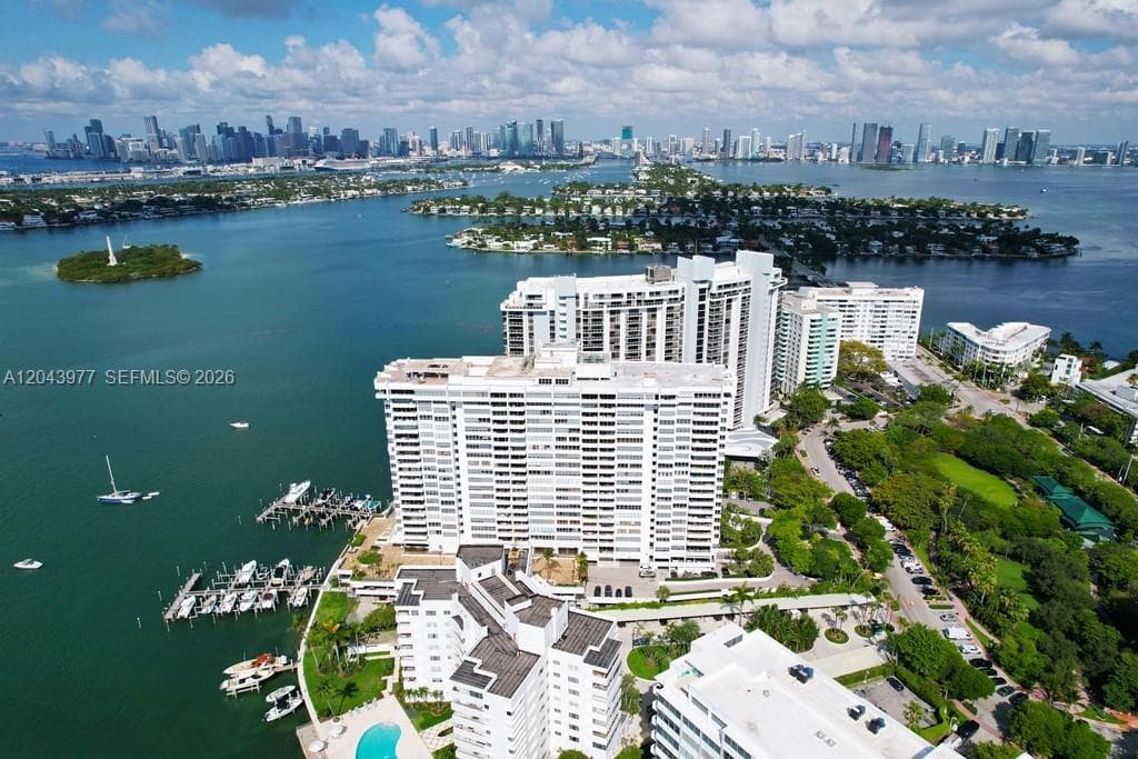 A12043977 — Miami Beach — 25
