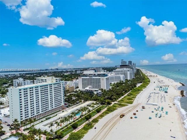 A12044037 — Miami Beach — 2