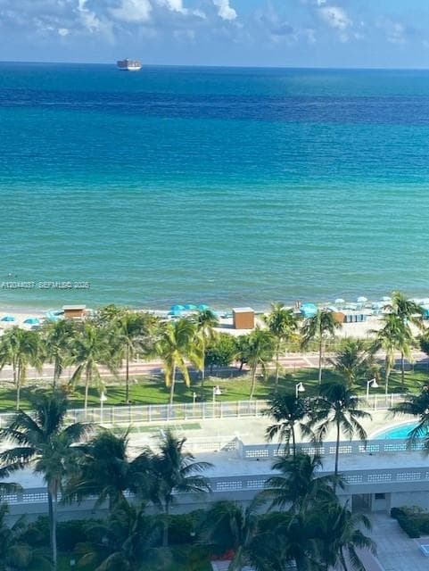 A12044037 — Miami Beach — 7