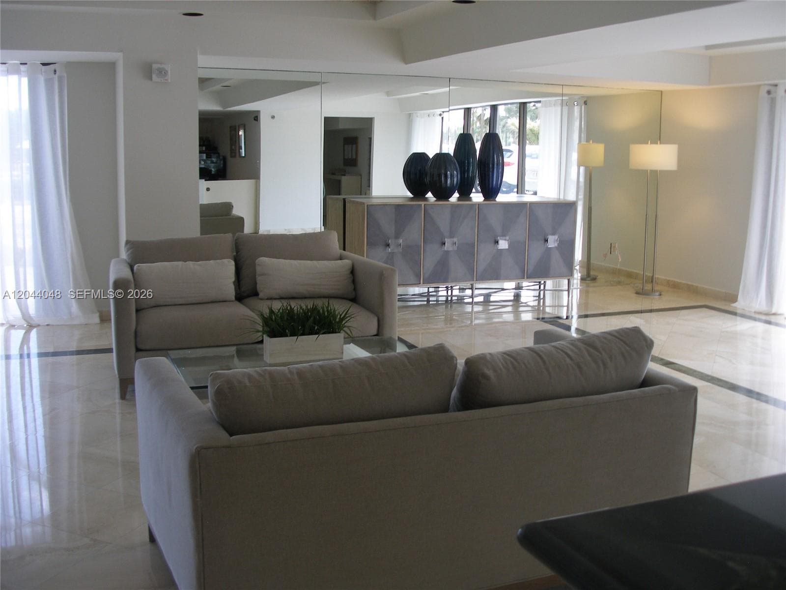 A12044048 — Miami Beach — 6