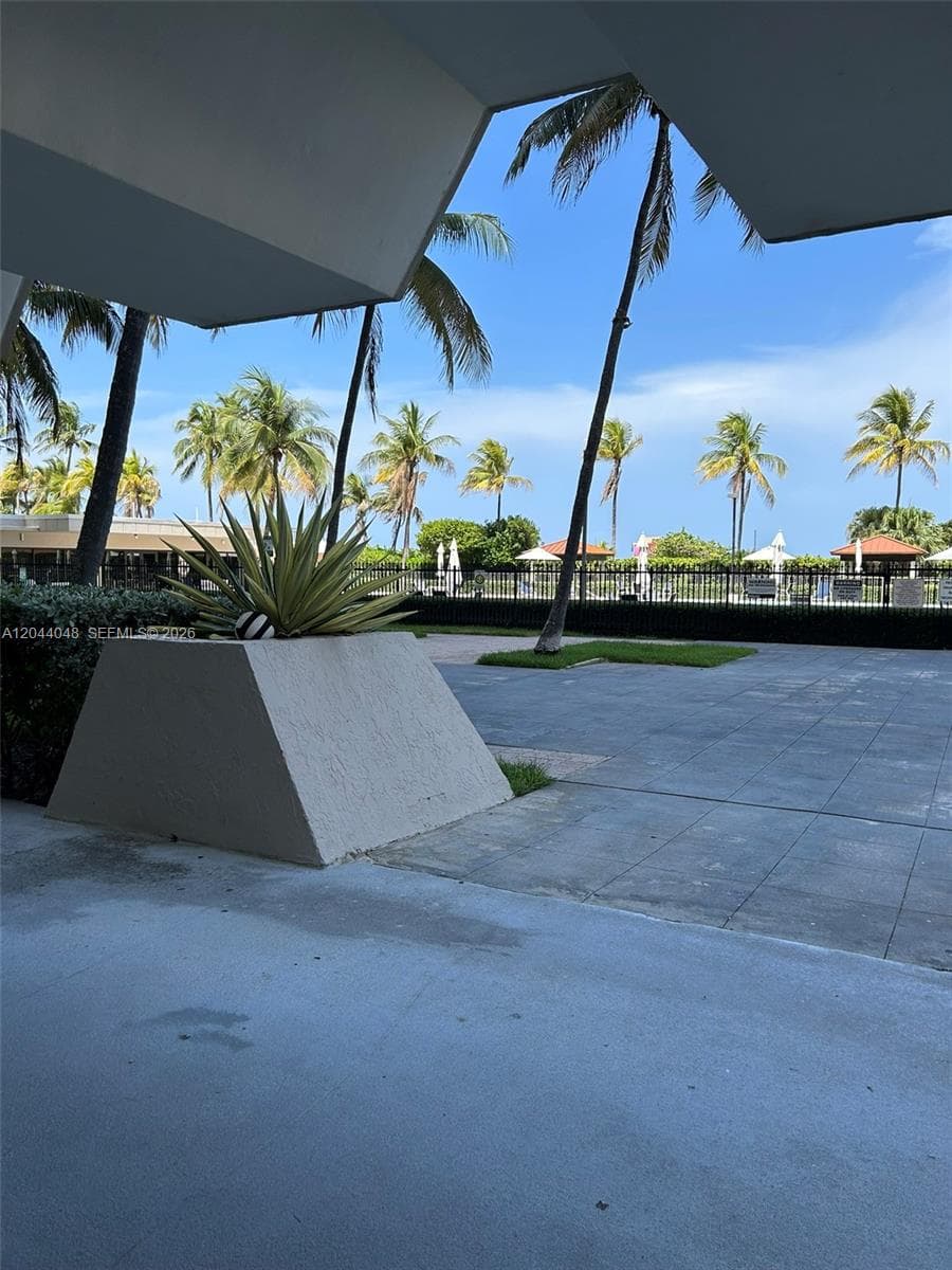 A12044048 — Miami Beach — 7