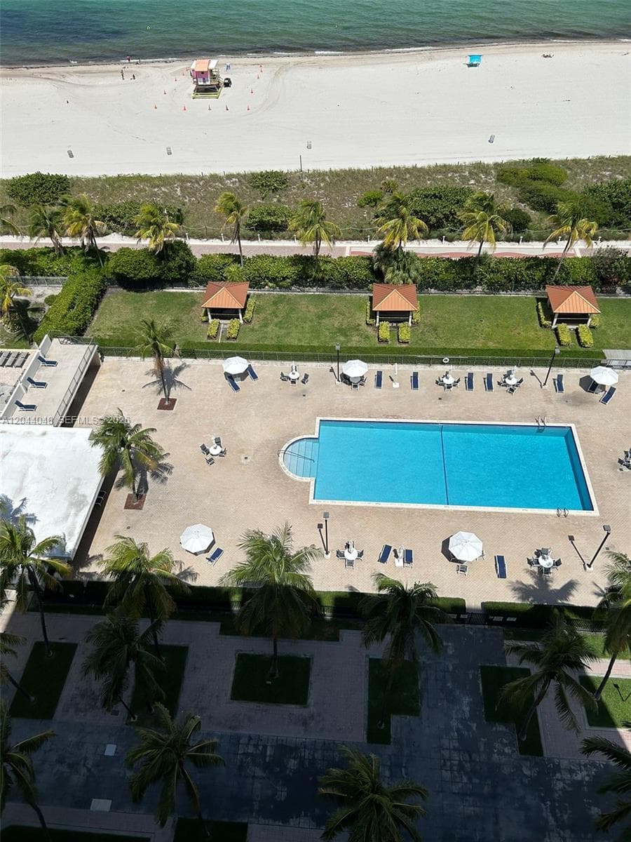 A12044048 — Miami Beach