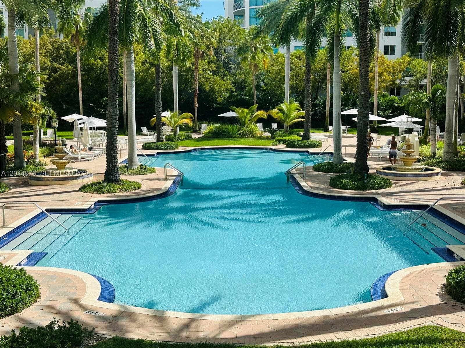 A12044073 — Miami Beach — 4