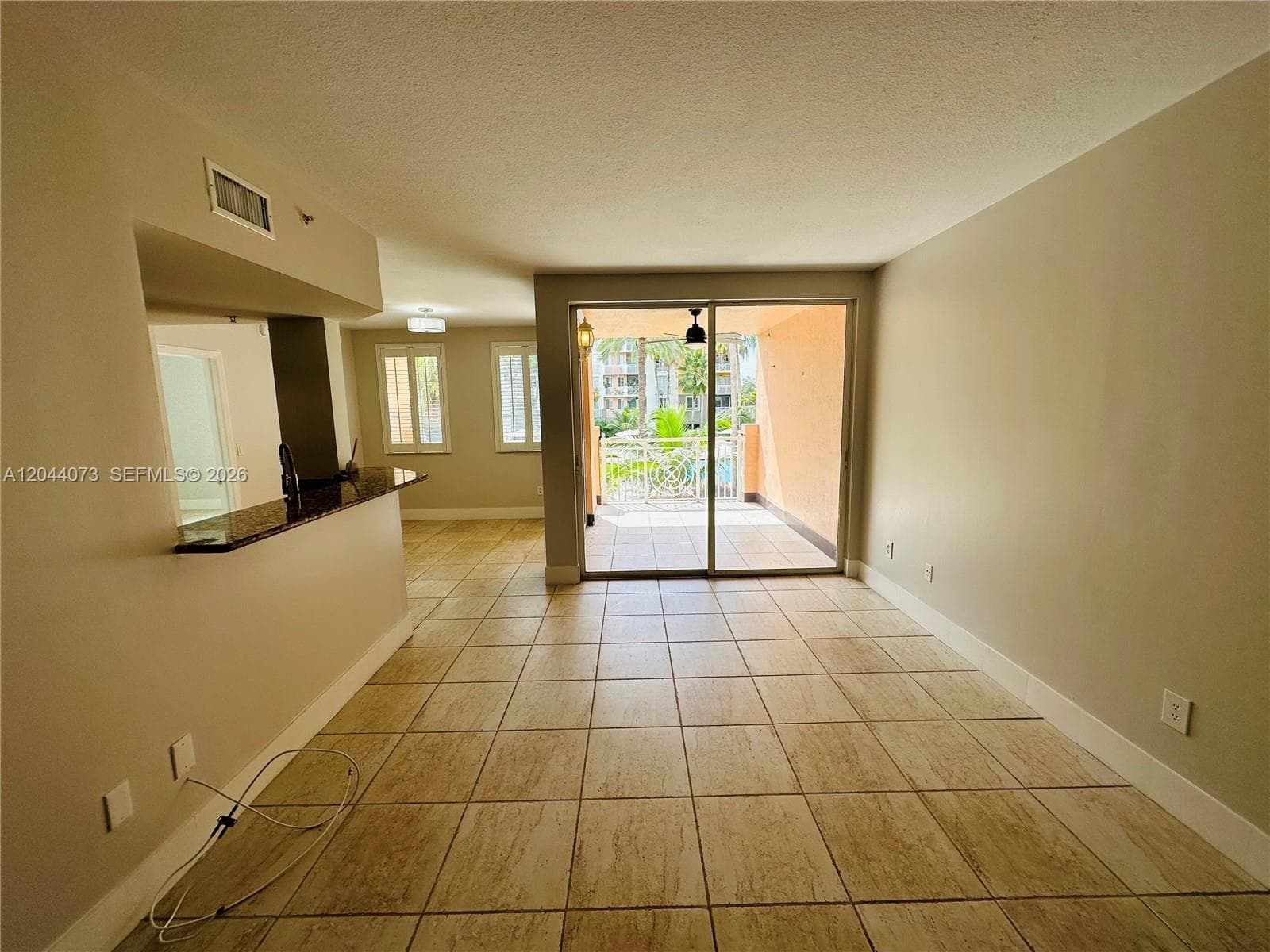A12044073 — Miami Beach — 8