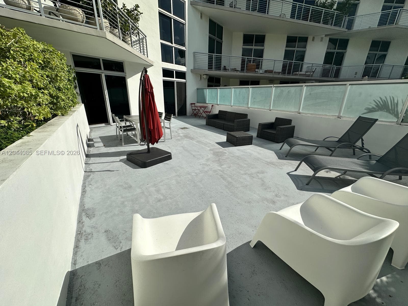 A12044085 — Miami Beach — 2