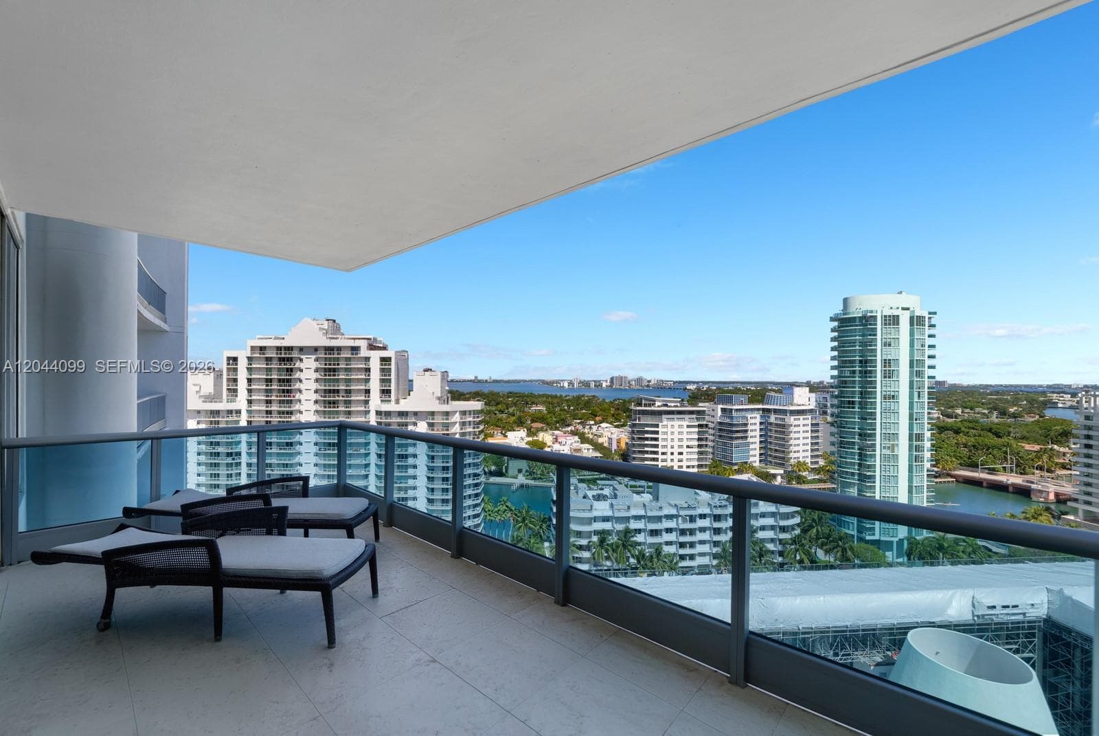 A12044099 — Miami Beach — 23