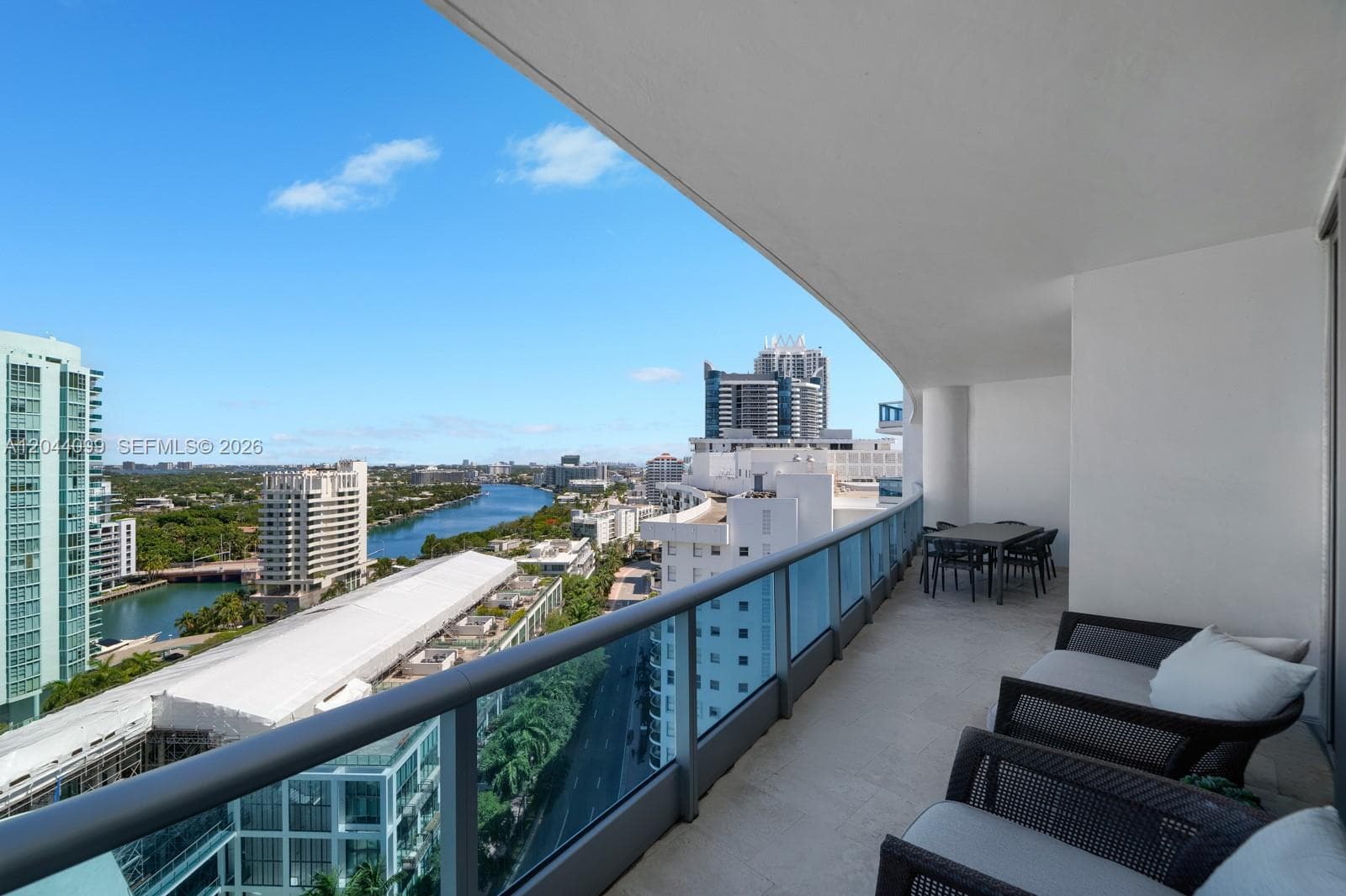 A12044099 — Miami Beach — 26