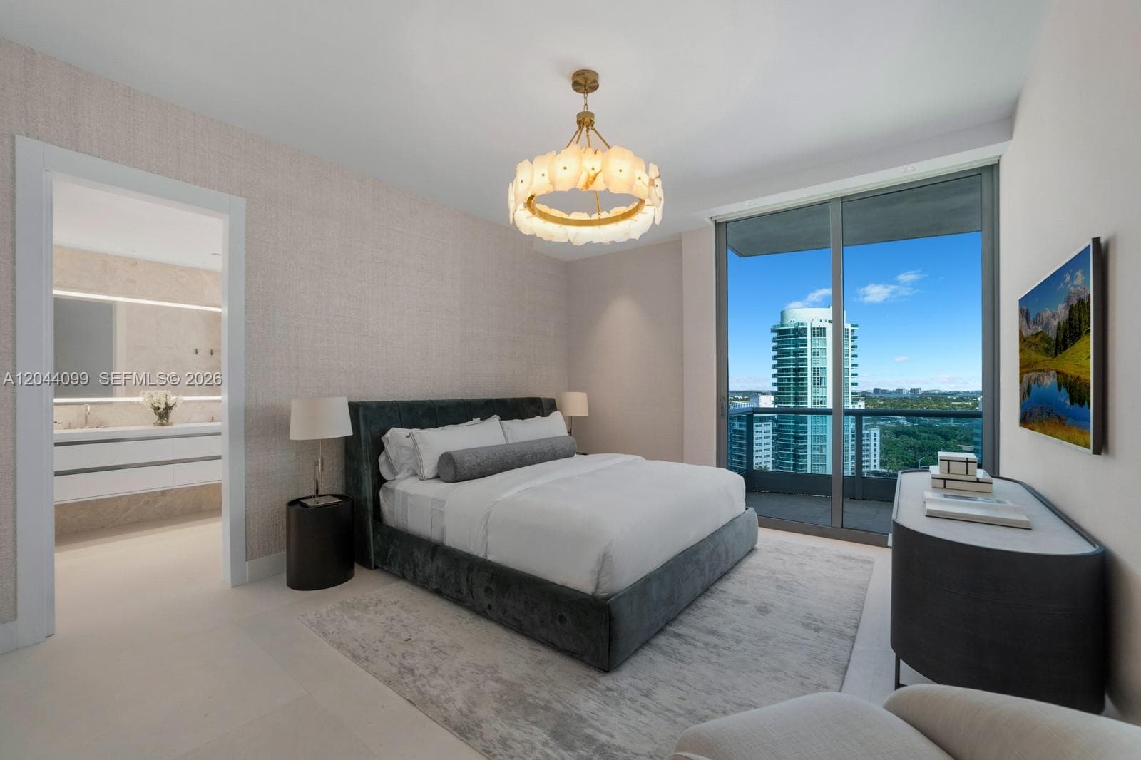 A12044099 — Miami Beach — 22