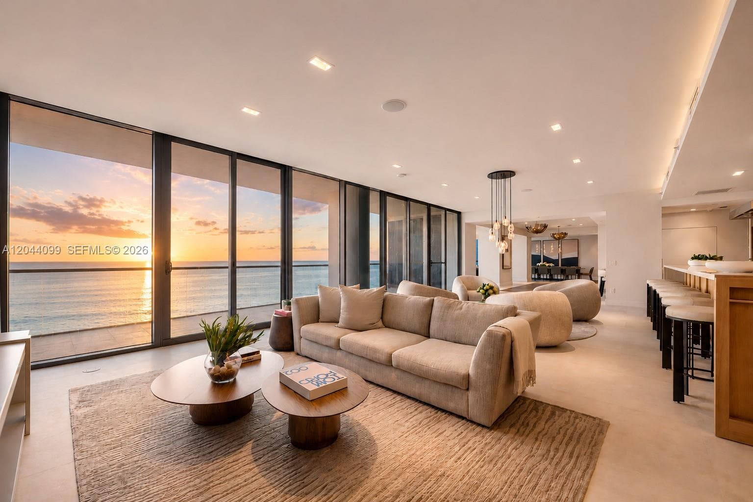 A12044099 — Miami Beach
