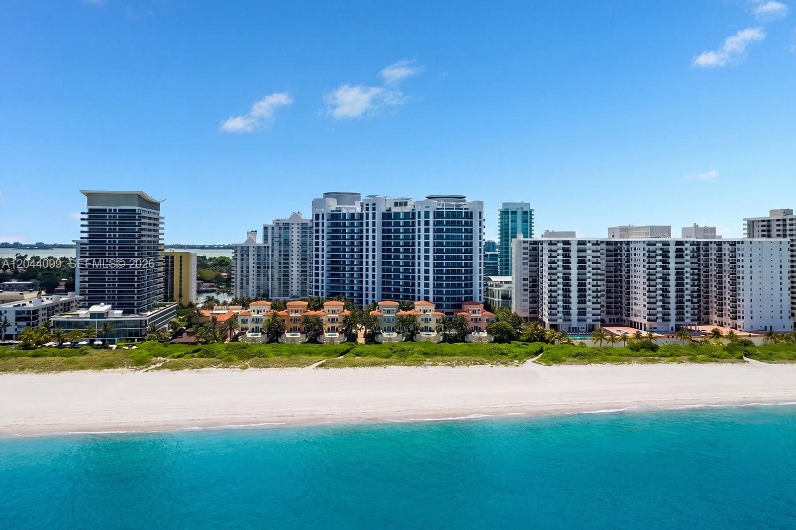 A12044099 — Miami Beach — 30