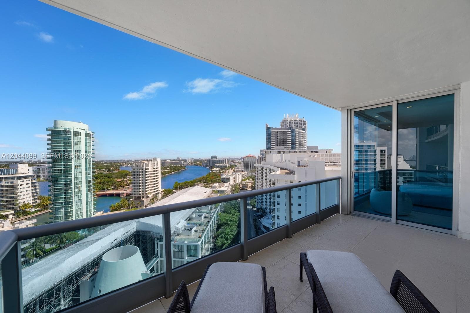 A12044099 — Miami Beach — 21