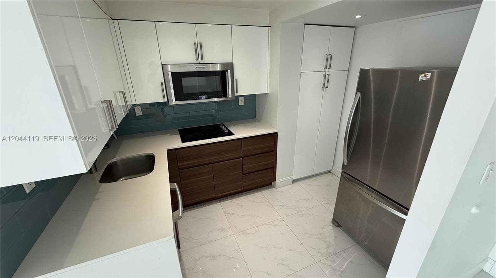 A12044119 — Miami Beach — 2