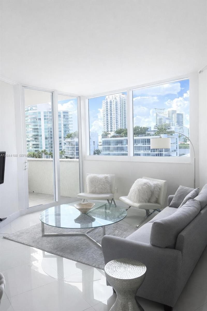 A12044188 — Miami Beach — 5